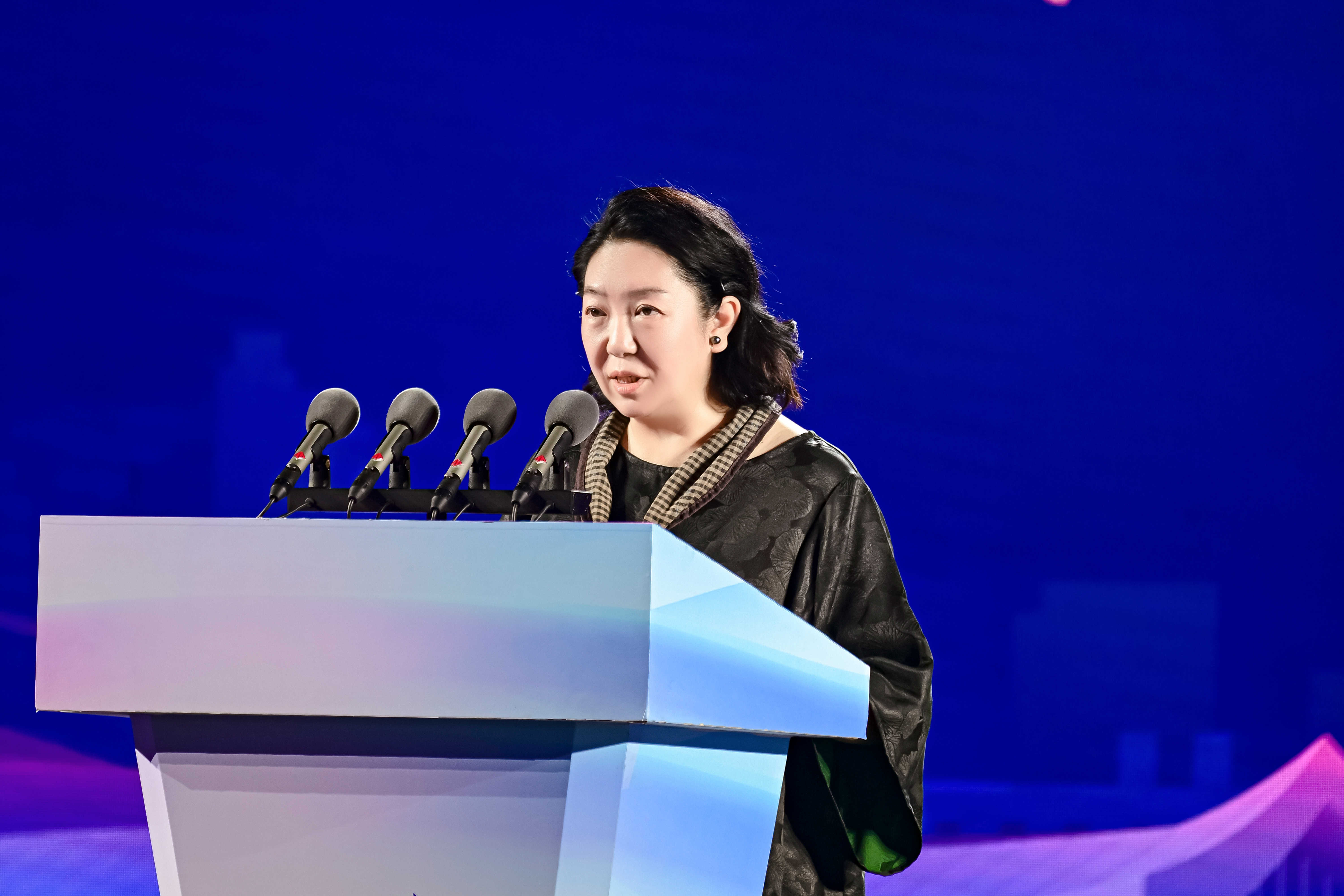 威尼斯wns88855562023烟台国际葡萄酒节启动典礼暨“微醺烟台”系列举动(图4)