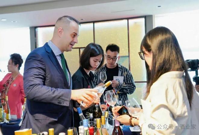 威尼斯wns8885556官方入口佳构白葡萄酒集结！中粮名庄荟启动“沁夏方案”精(图3)
